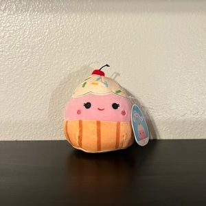 Squishmallows - Clara 5”
